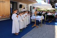 Heilige Messe am Kirchplatz zum Jubiläum