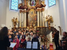 Kinderchor und Singkreis in der Pfarrkirche