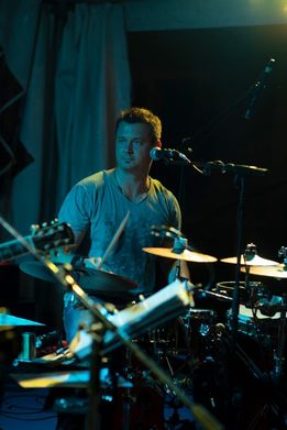 Die Ersatzband mit Schlagzeuger Markus Fedl