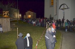 Hirtenspiel am Kirchplatz vor der Gemeinde